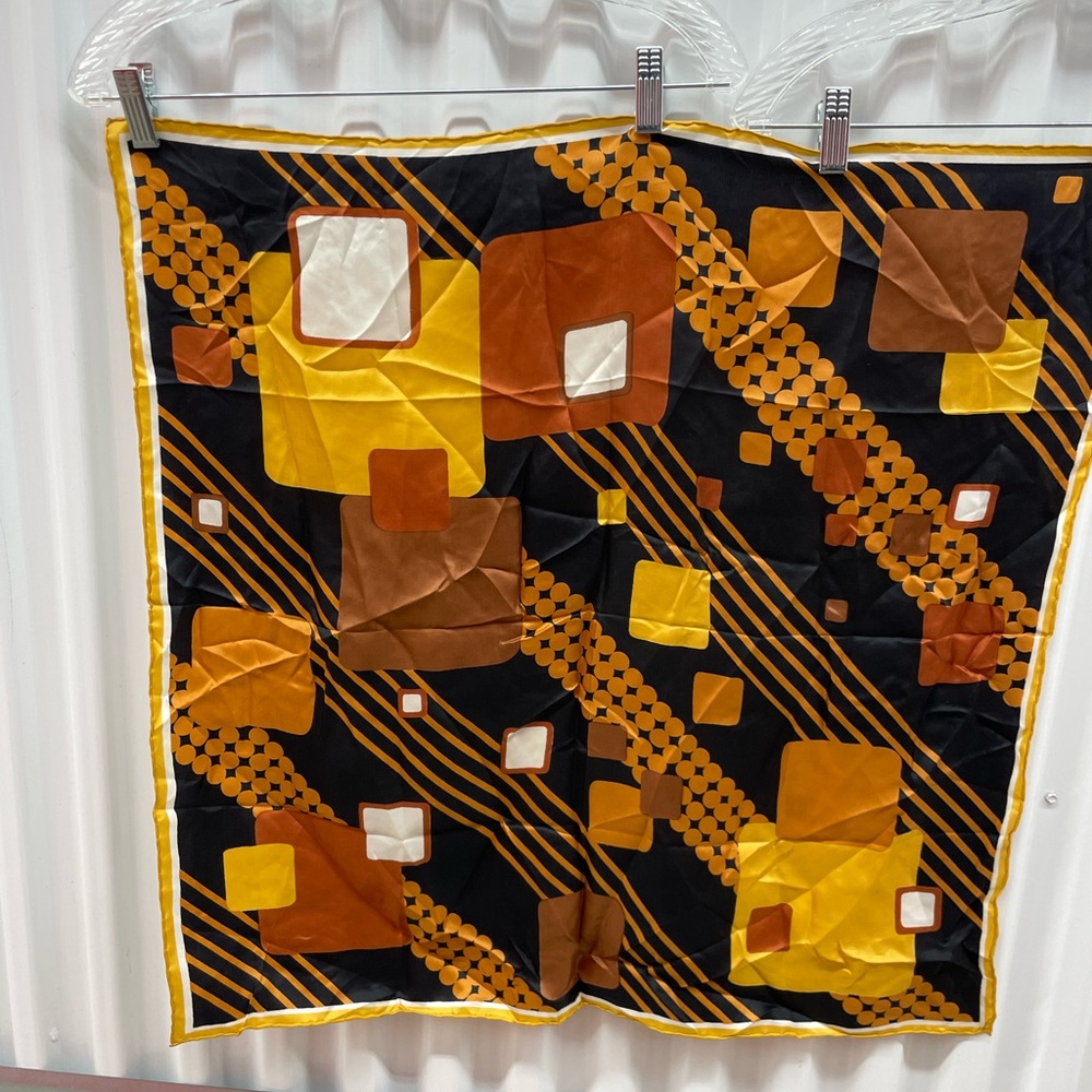 Geometric Women’s Scarf